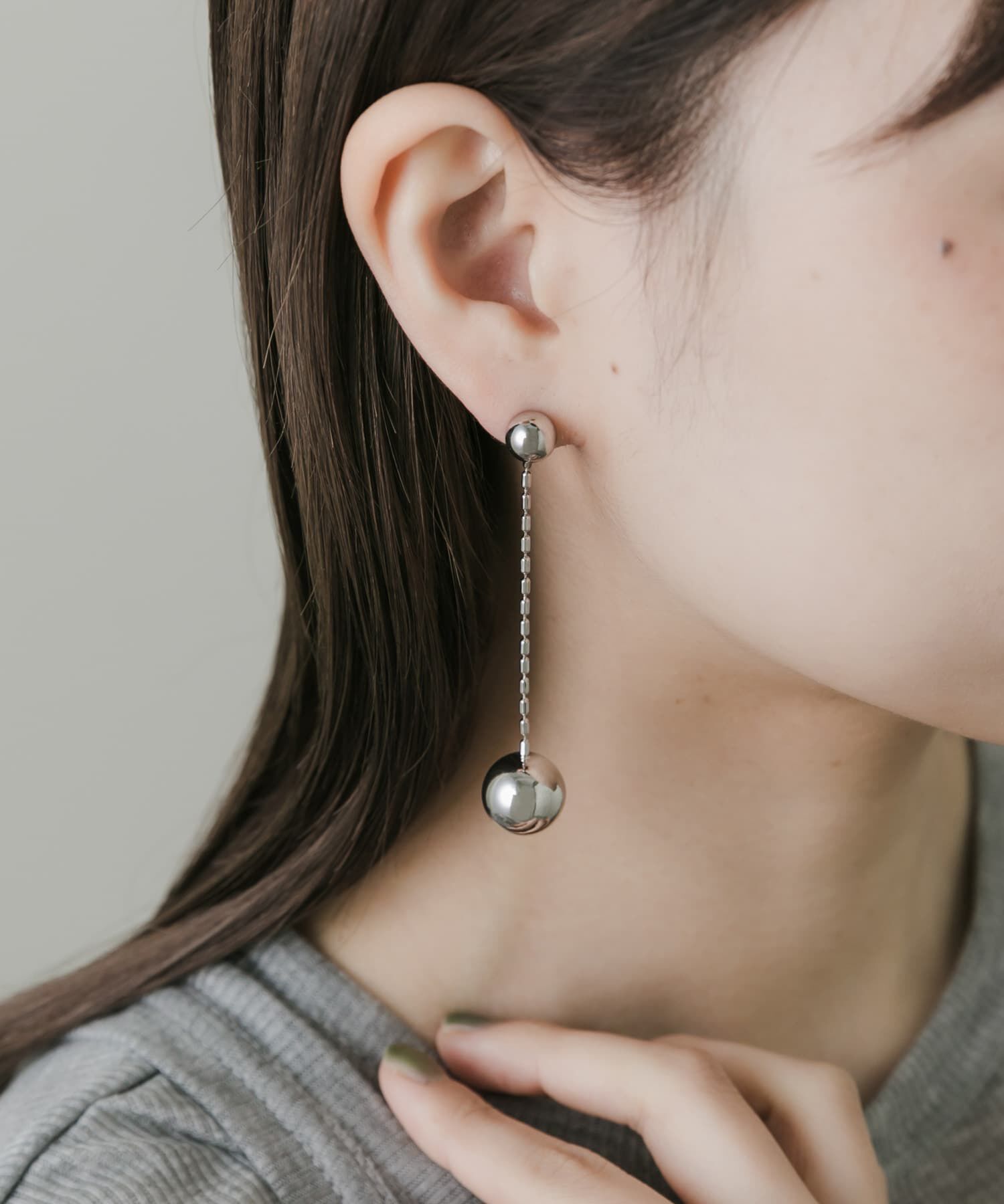 SMELLY「メタルボールスウェイロングピアス」|ピアス|シルバー