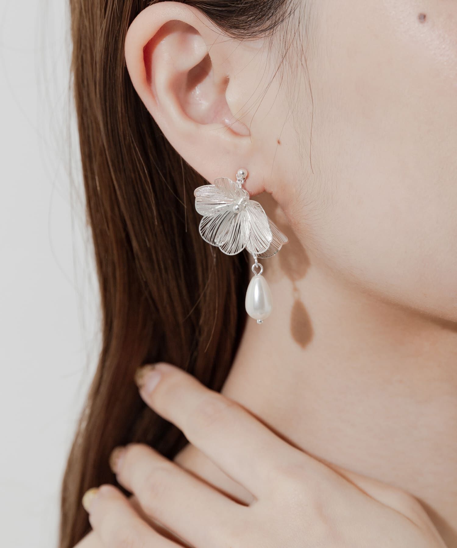 SMELLY「メタルフラワードロップパールイヤリング」|イヤリング|