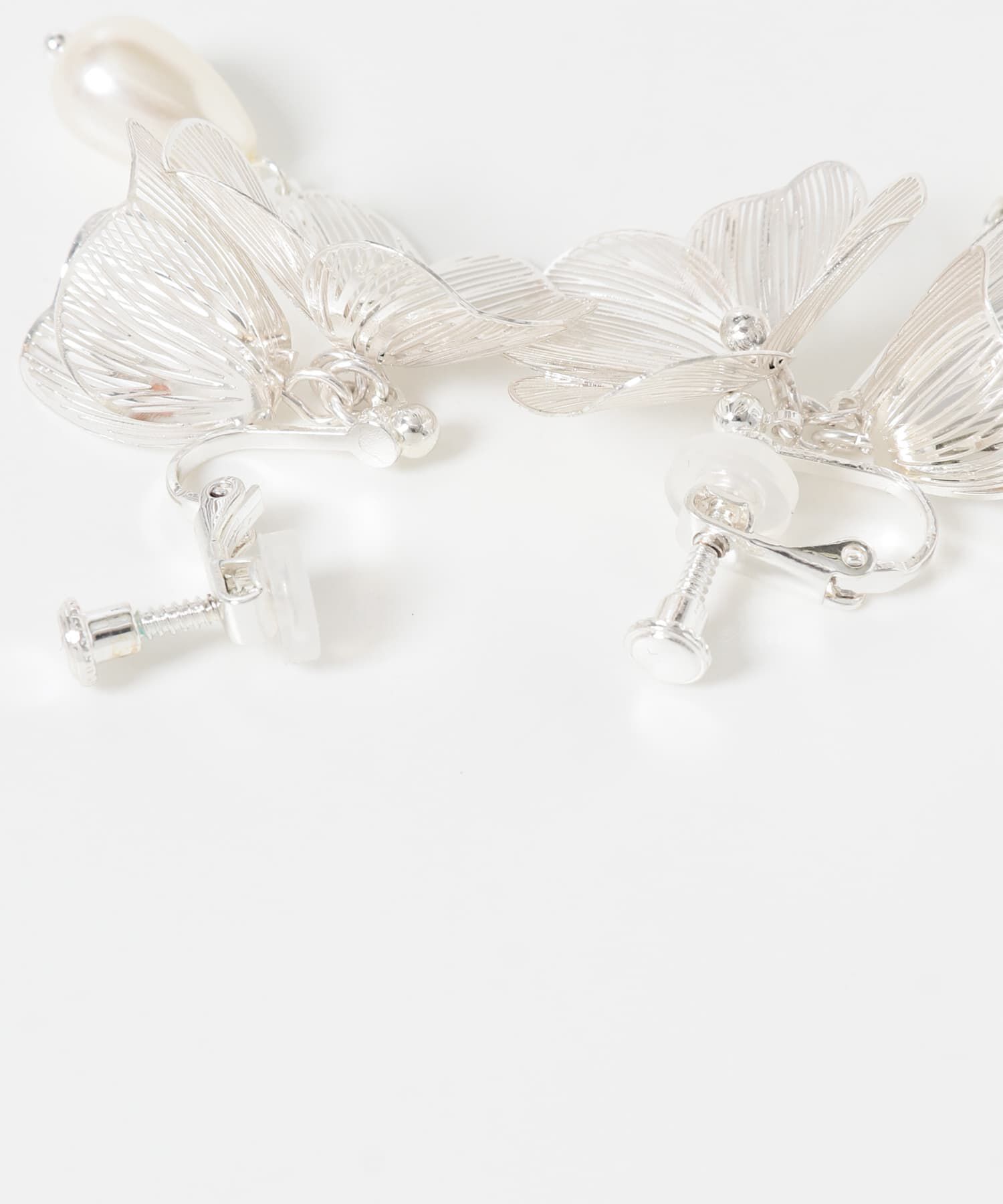 SMELLY「メタルフラワードロップパールイヤリング」|イヤリング|