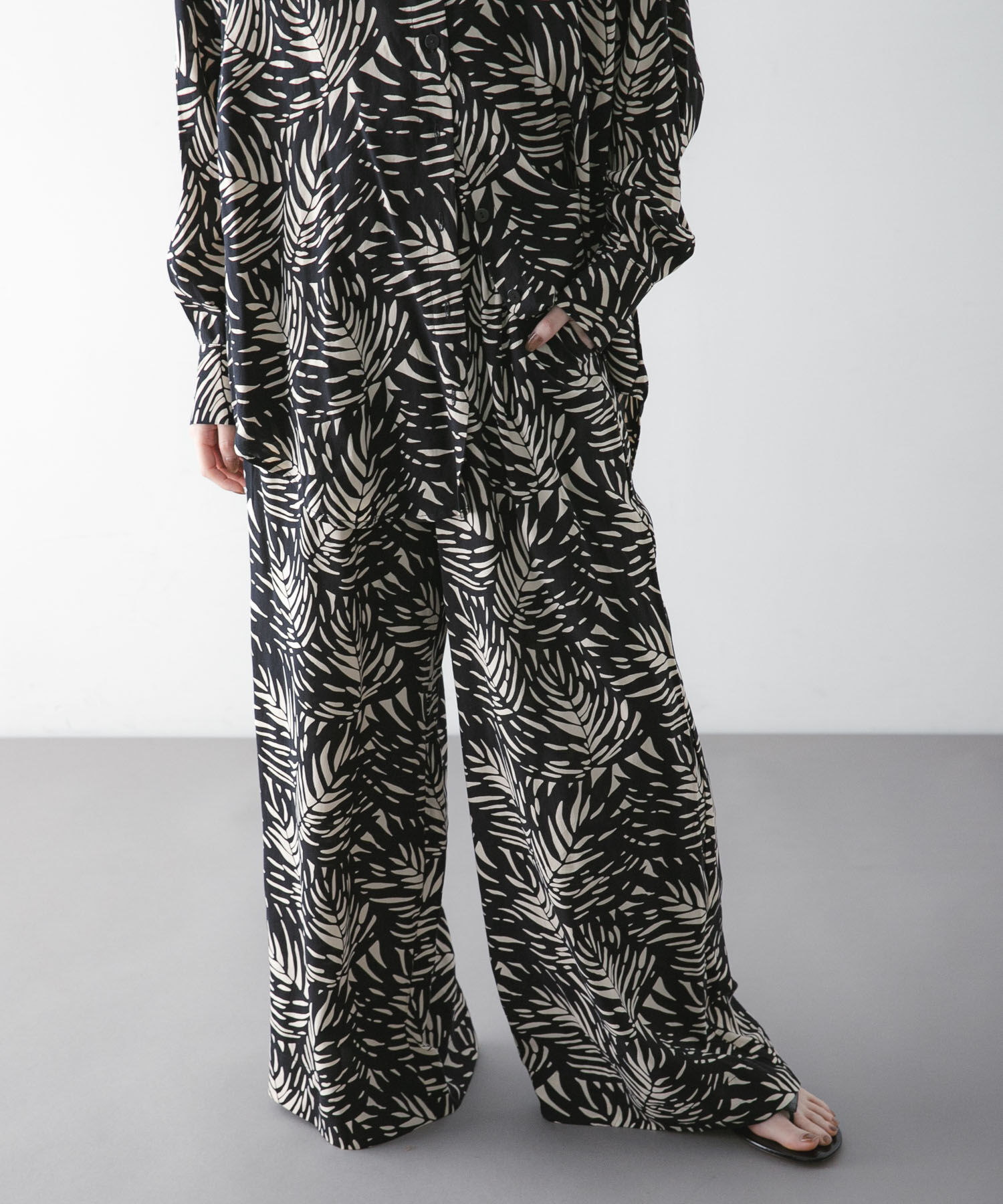 URBAN RESEARCH「『一部別注カラー』LUSANA　CICI PANTS」|その他|