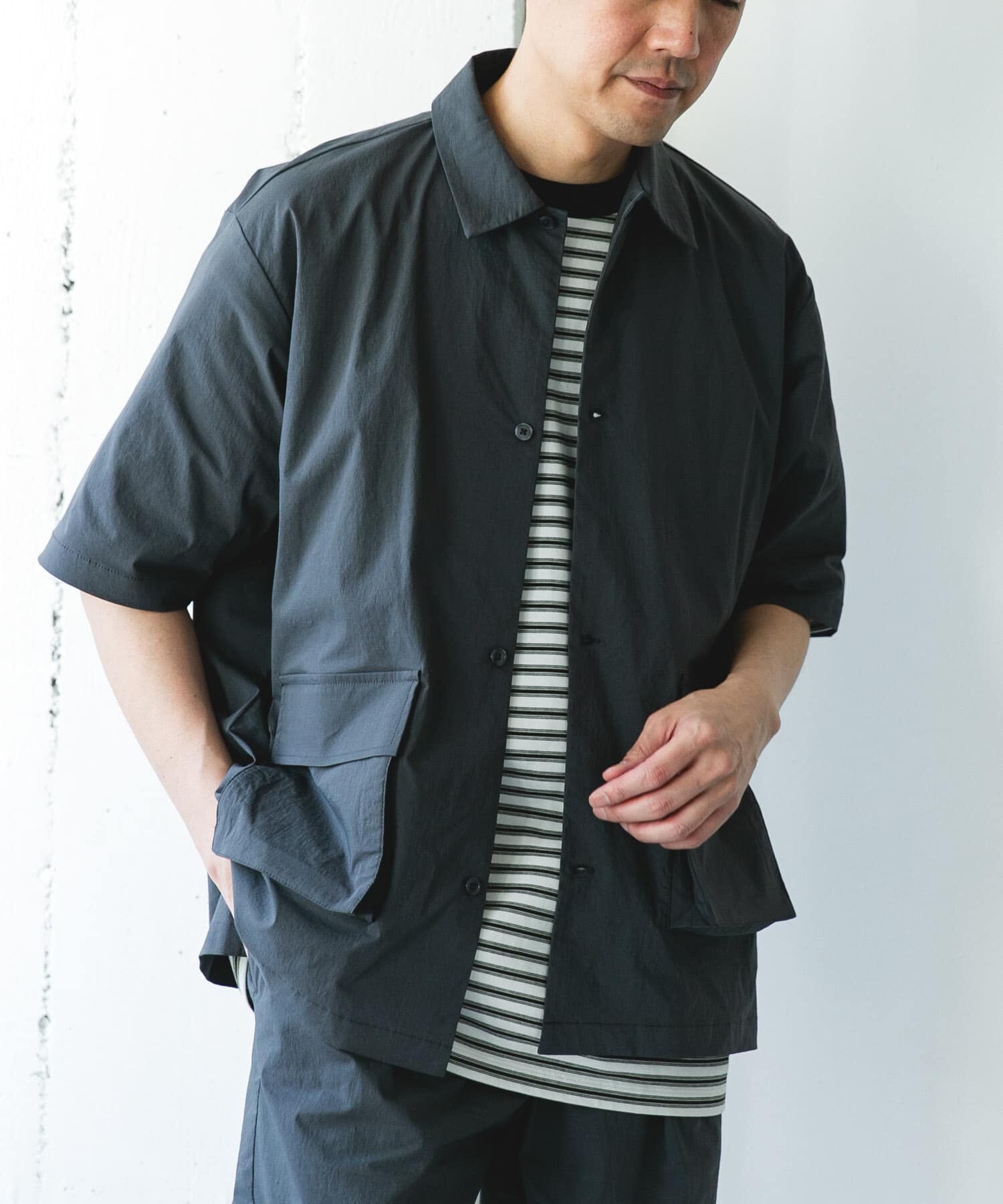 URBAN RESEARCH DOORS「『UVｶｯﾄ/接触冷感/吸水速乾』ｽﾄﾚｯﾁｸﾛｽ ﾋﾞｯｸﾞﾎﾟｹｯﾄ  」|シャツ・ブラウス|チャコールグレー