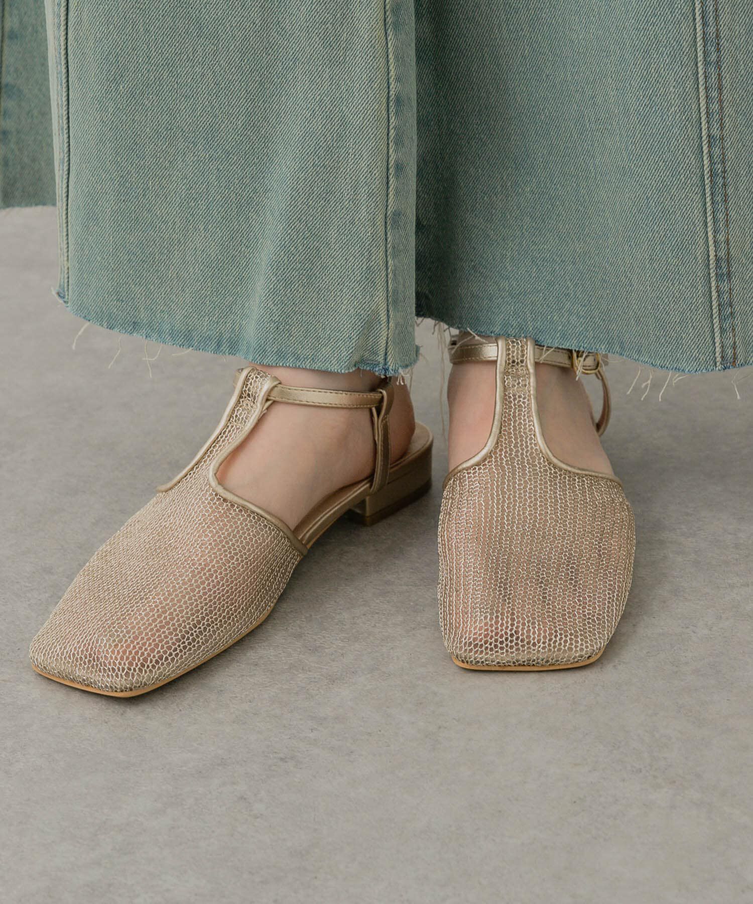 SENSE OF PLACE by URBAN RESEARCH「Tストラップメッシュサンダル」|サンダル|ゴールド