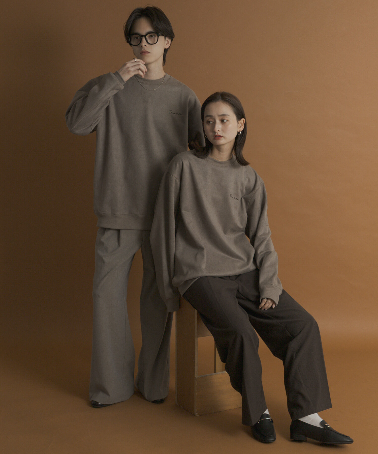 SENSE OF PLACE by URBAN RESEARCH「『ユニセックス』シシュウフェイクスエードクルーネックスウェット」|スウェット・ジャージ|