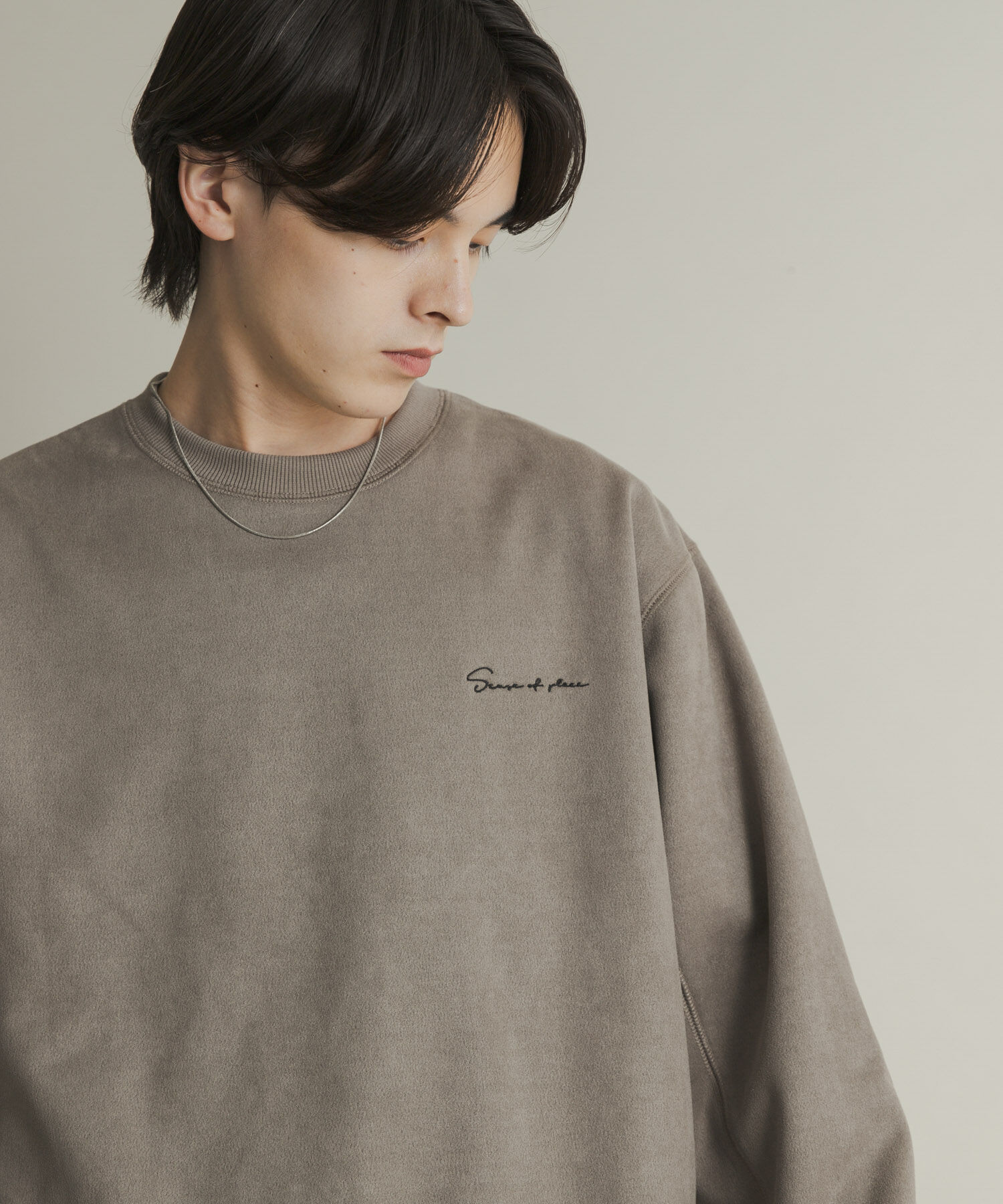 SENSE OF PLACE by URBAN RESEARCH「『ユニセックス』シシュウフェイクスエードクルーネックスウェット」|スウェット・ジャージ|