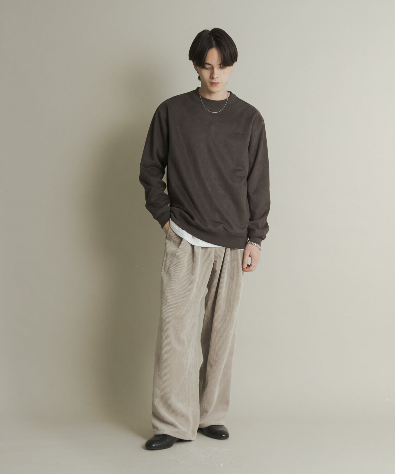 SENSE OF PLACE by URBAN RESEARCH「『ユニセックス』シシュウフェイクスエードクルーネックスウェット」|スウェット・ジャージ|