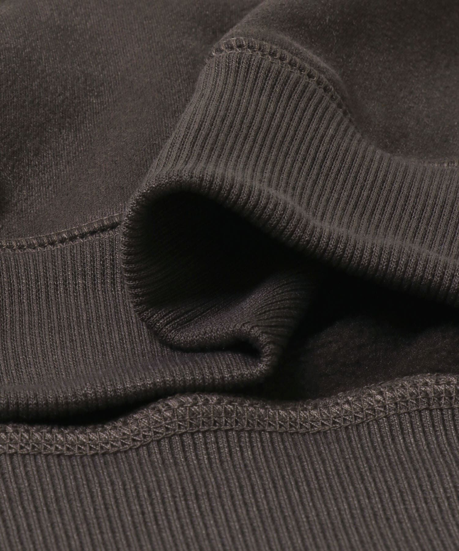 SENSE OF PLACE by URBAN RESEARCH「『ユニセックス』シシュウフェイクスエードクルーネックスウェット」|スウェット・ジャージ|