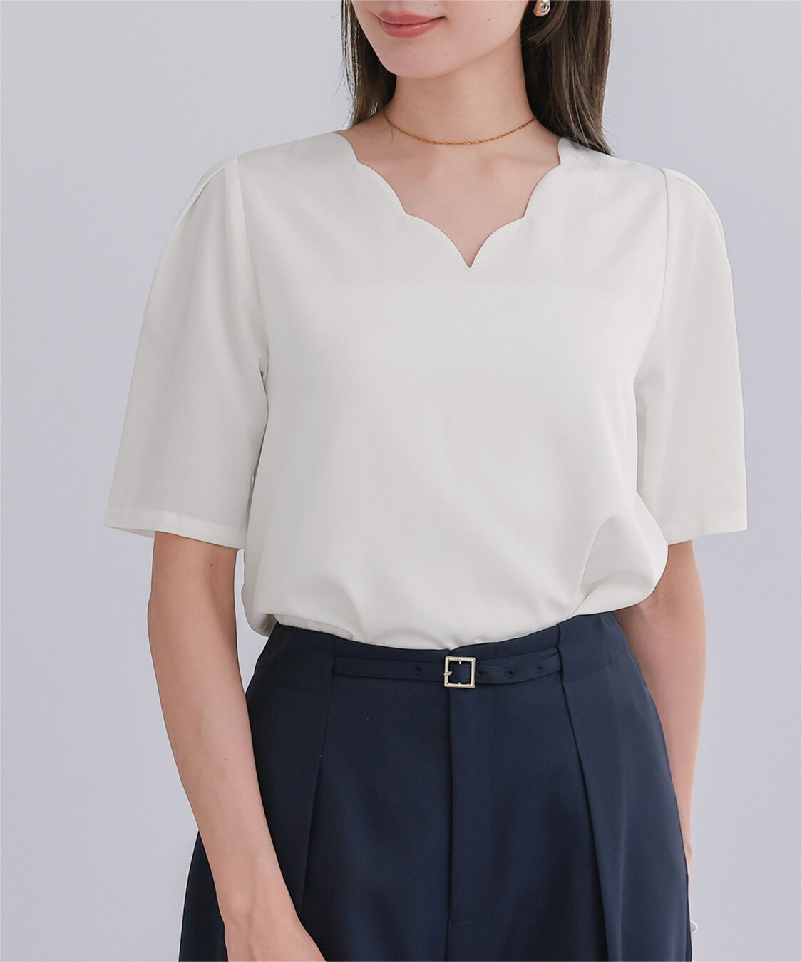 ur's「Vネックスカラップタックスリーブトップス」|Tシャツ・カットソー|ホワイト