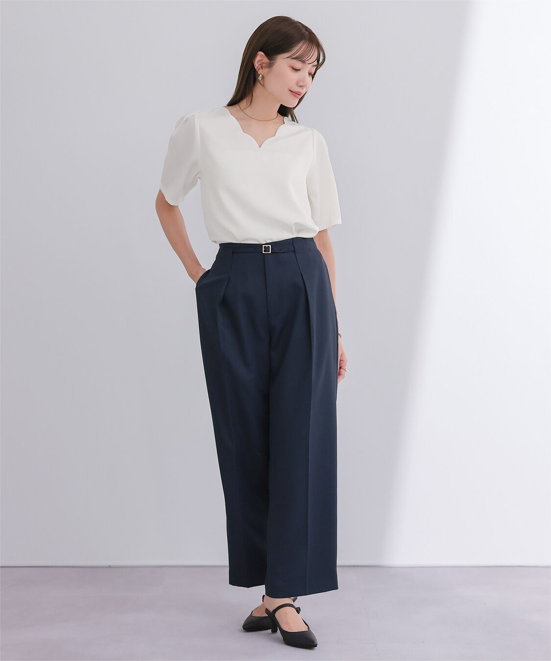 ur's「Vネックスカラップタックスリーブトップス」|Tシャツ・カットソー|