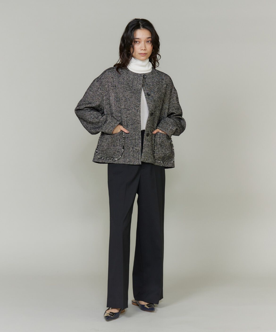 INED「《大きいサイズ》ヘリンボーン柄ノーカラーショートコート」|ピーコート|