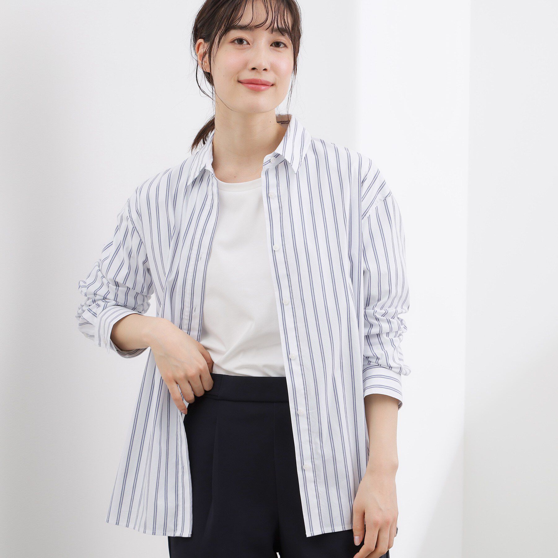 grove「【貴島明日香さん着用】一度着たら手放せない、驚きの伸びを備えたコットンナイロンストレッチシャツ」|シャツ・ブラウス|ブルー&times;オフ(393