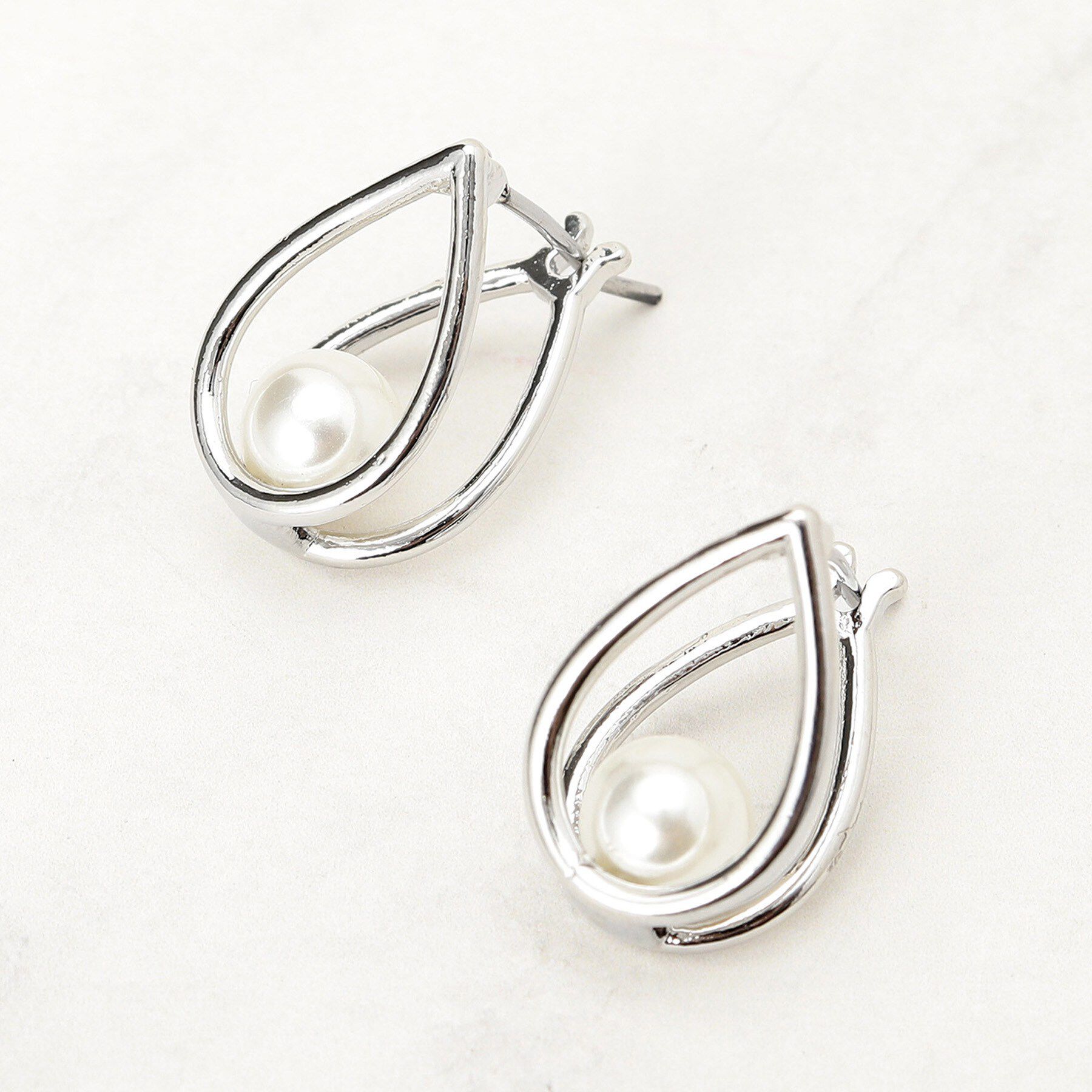 grove「メタルドロップフェイクパールピアス」|ピアス|シルバー(006)