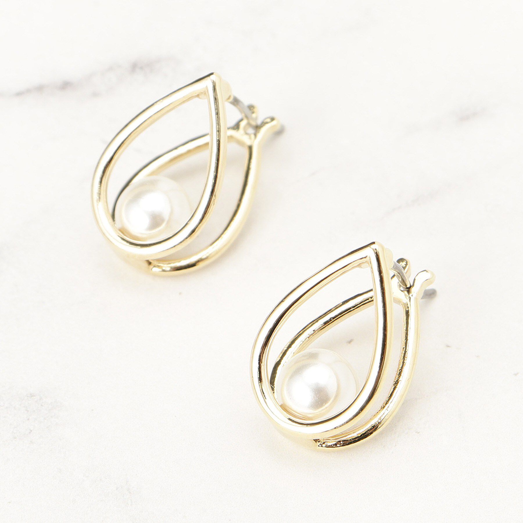 grove「メタルドロップフェイクパールピアス」|ピアス|