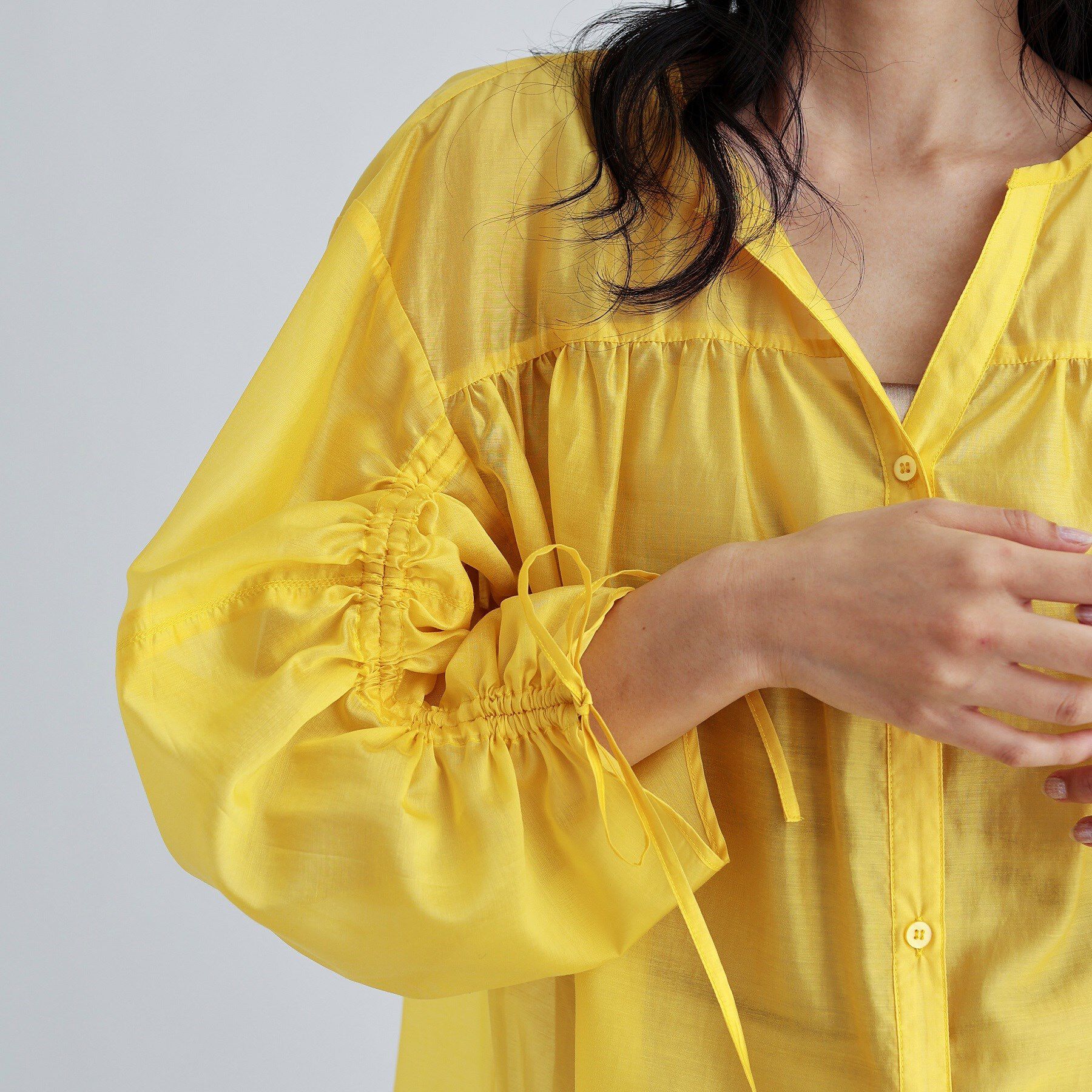 GALLEST「袖シャーリングシアーローンブラウス」|シャツ・ブラウス|イエロー(031)