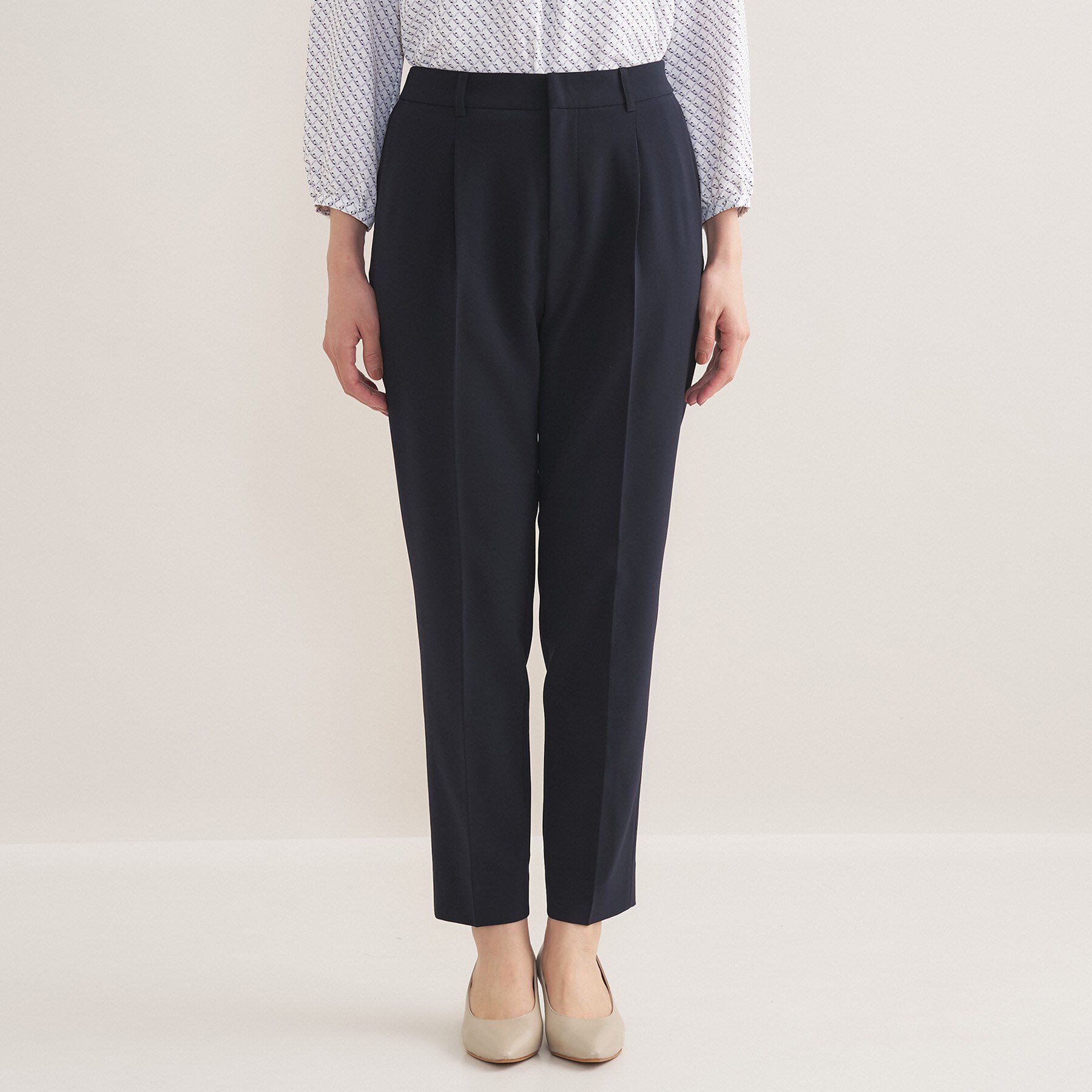 INDIVI「【通勤スーツ／洗える】ストレッチタックテーパードパンツ」|スーツ|