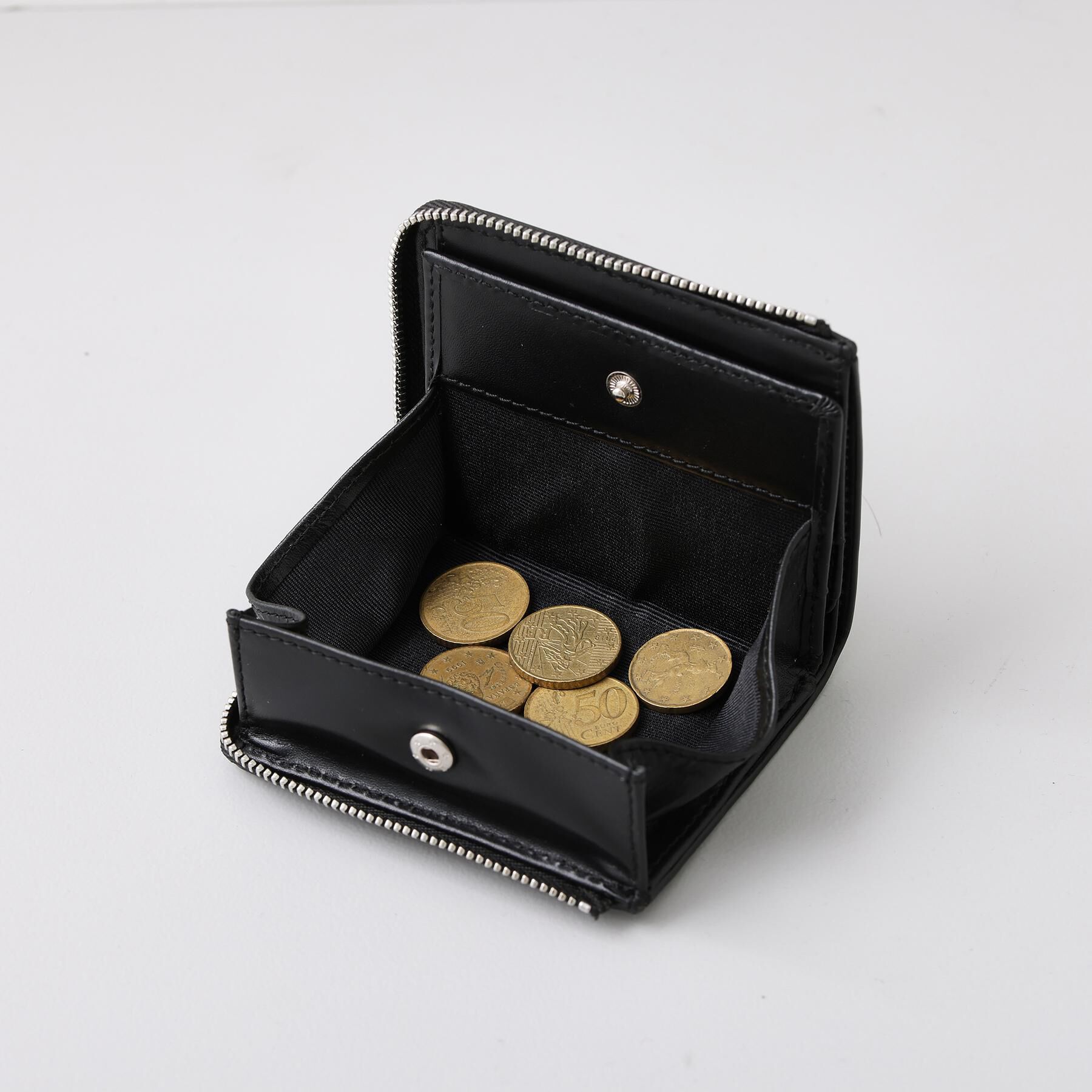 TAKEO KIKUCHI「【驚くべき収納力】カラードコンパクト財布」|財布|