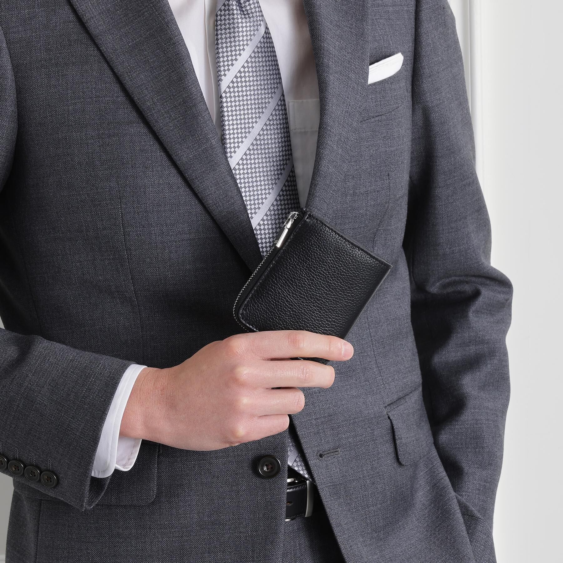 TAKEO KIKUCHI「【驚くべき収納力】カラードコンパクト財布」|財布|