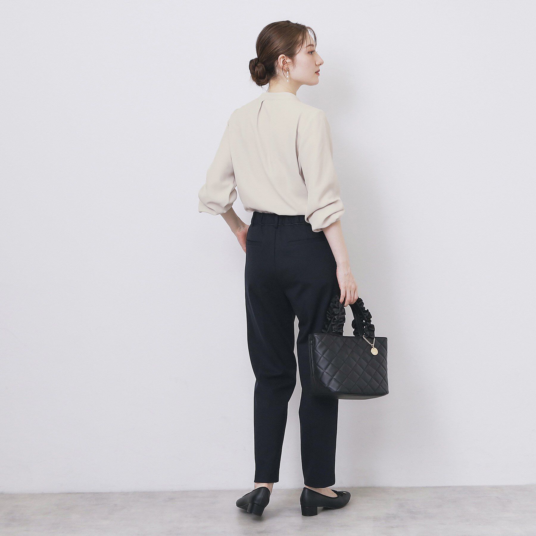 index「タックデザインバンドカラーブラウス【洗濯機OK】」|シャツ・ブラウス|