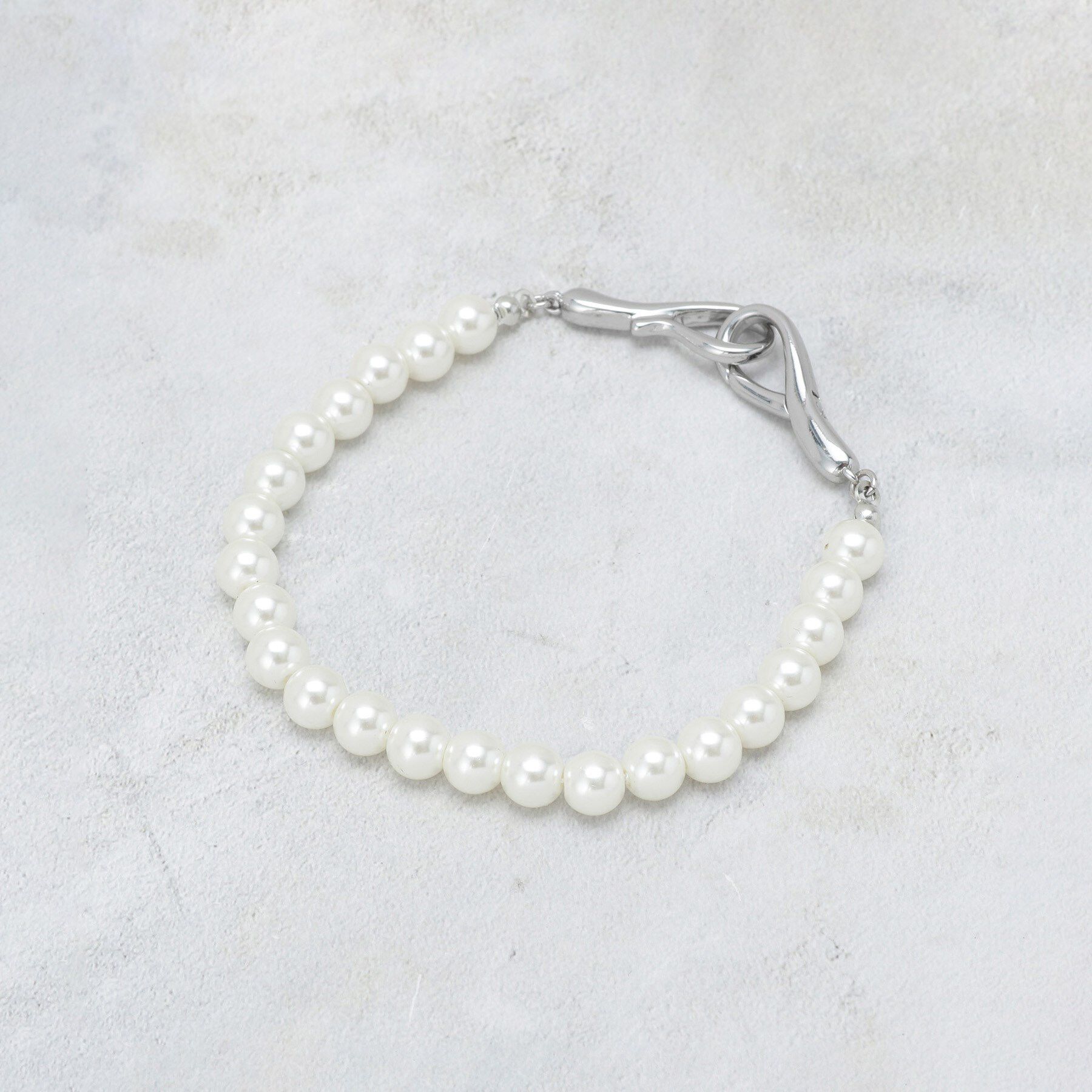 OPAQUE.CLIP「フェイクパールフック付きブレスレット」|ブレスレット・バングル|シルバー(006)