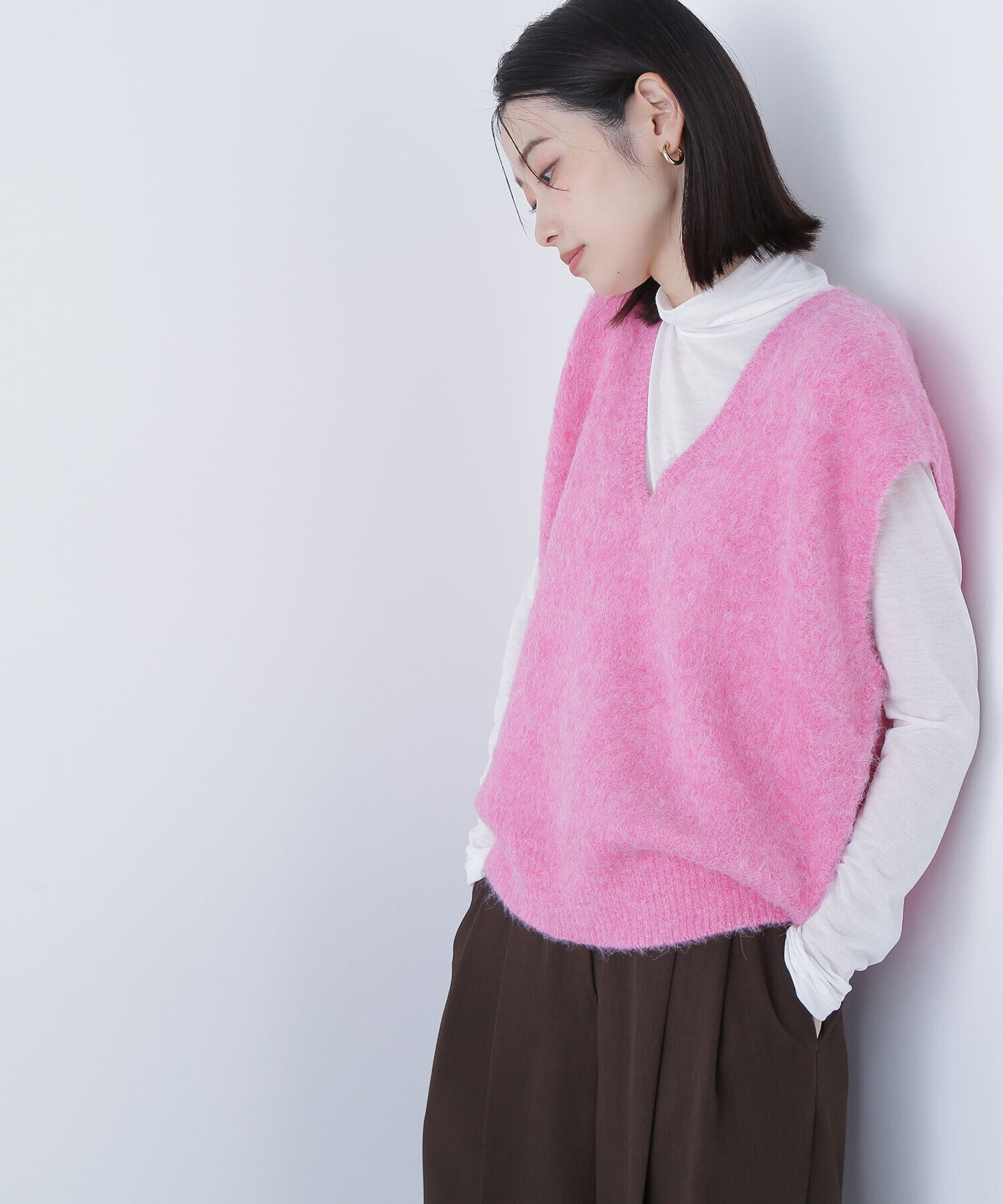  「ヘアリーVネックベスト」|ニット・セーター|ホットピンク1