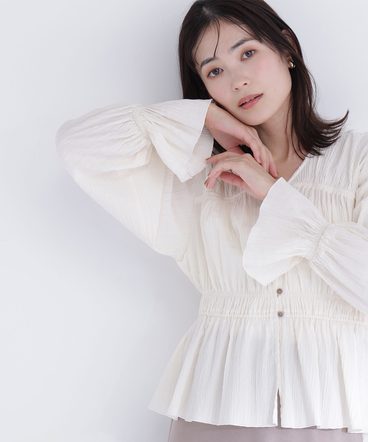  「Vネックギャザーブラウス」|シャツ・ブラウス|アイボリー1