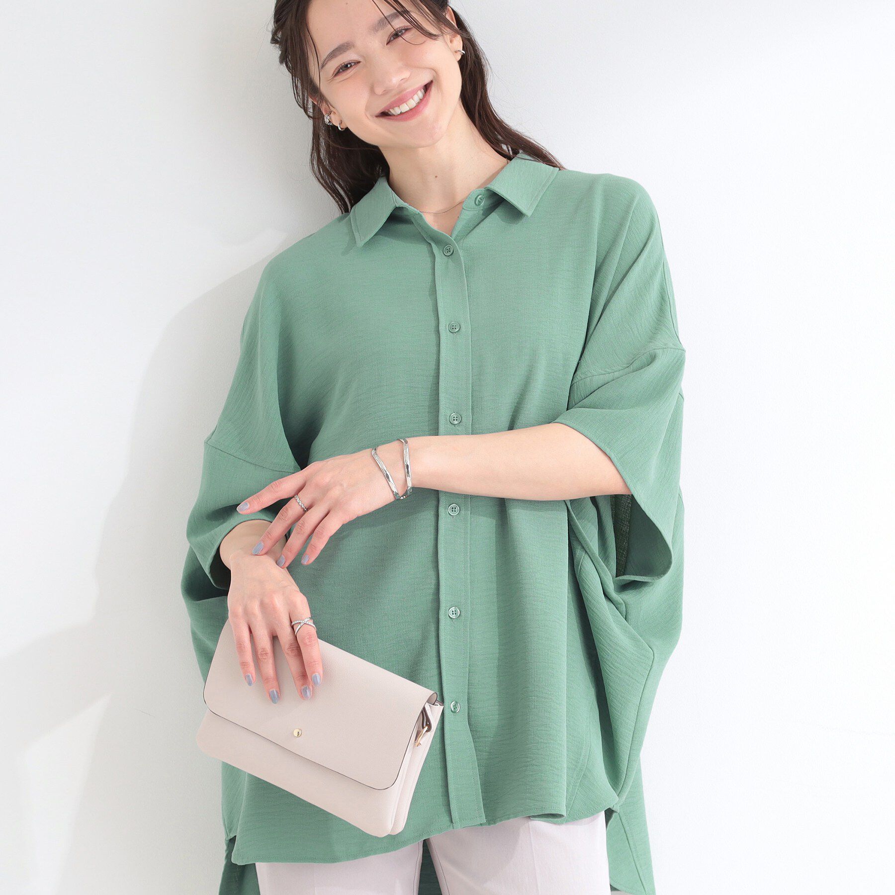SHOO･LA･RUE「【洗濯後シワになりにくい/体型カバー】ポンチョ風ゆったりシャツ」|シャツ・ブラウス|グリーン(022)