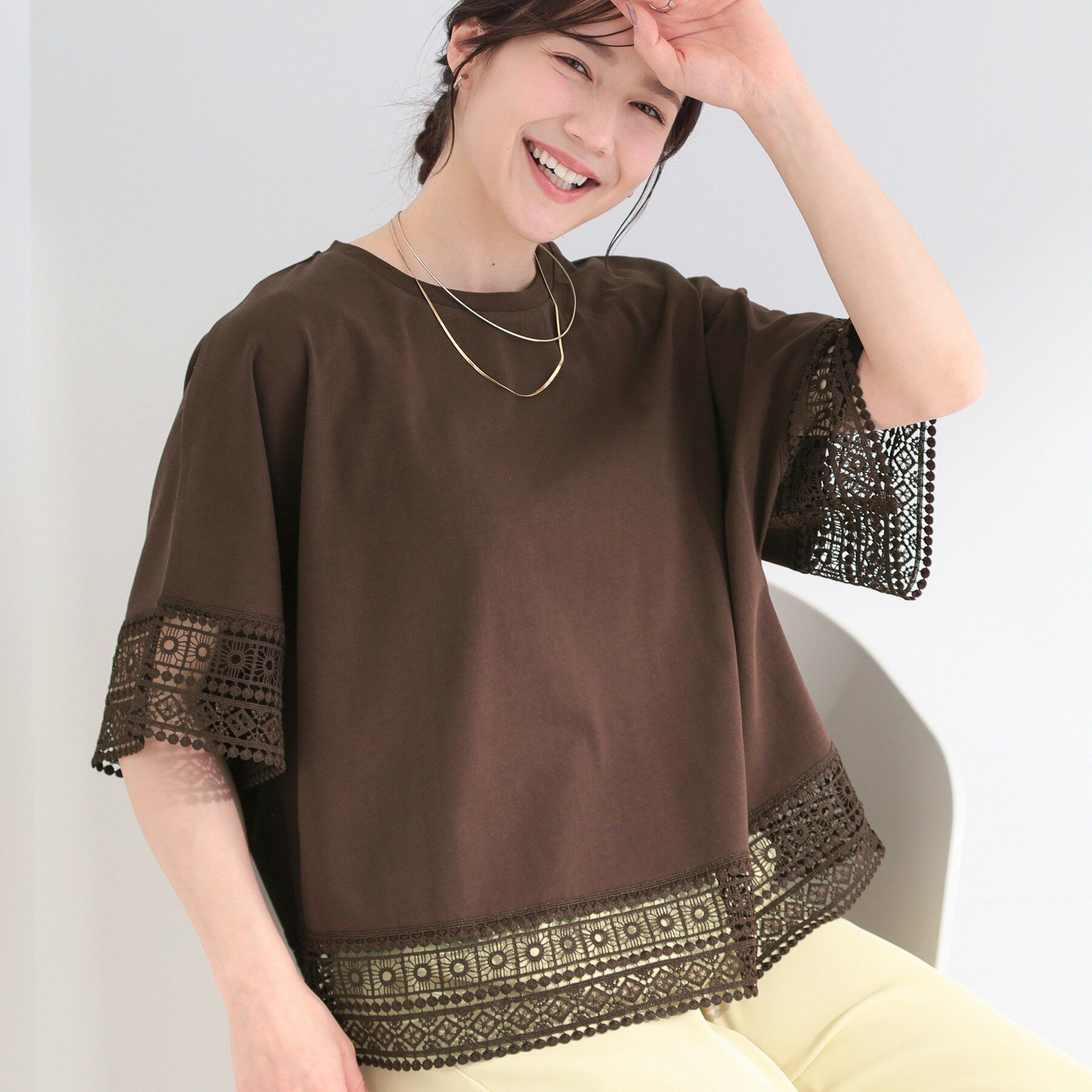 SHOO･LA･RUE「【洗濯機可/ひんやり/S-LL】レース使いがポイント 体型カバーもできる　1枚でサマになるデザインT」|Tシャツ・カットソー|ブラウン(044)