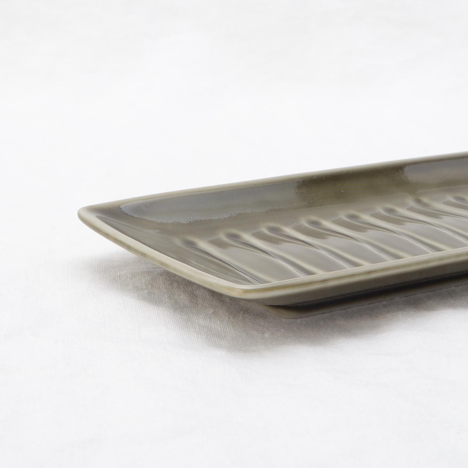 212 KITCHEN STORE「彫長角皿　深緑」|食器・キッチングッズ|