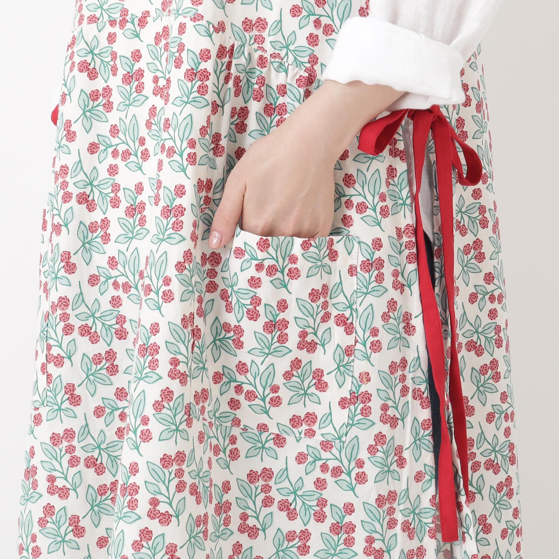 212 KITCHEN STORE「ベリーリーフエプロン RED」|食器・キッチングッズ|