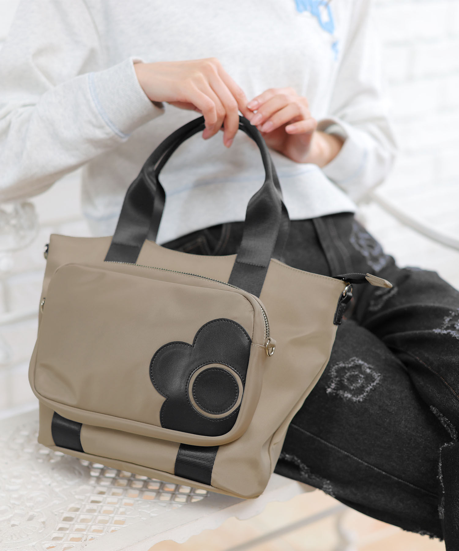 MARY QUANT「デイジーセパレート 2WAYトート」|ショルダー・メッセンジャー|グレージュ