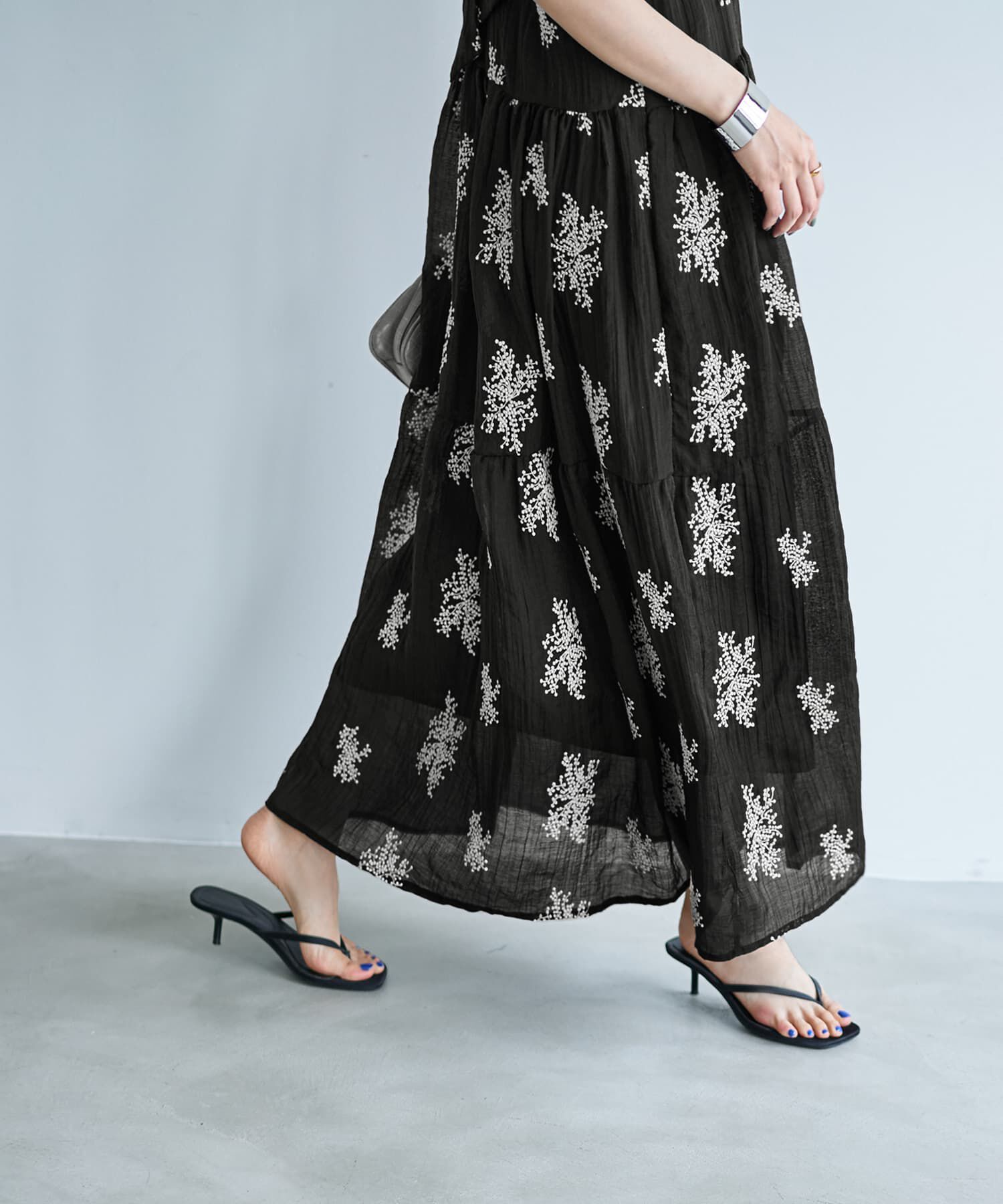 STYLE DELI「ミモザ刺繍のホルターネックティアードワンピース」|ワンピース|