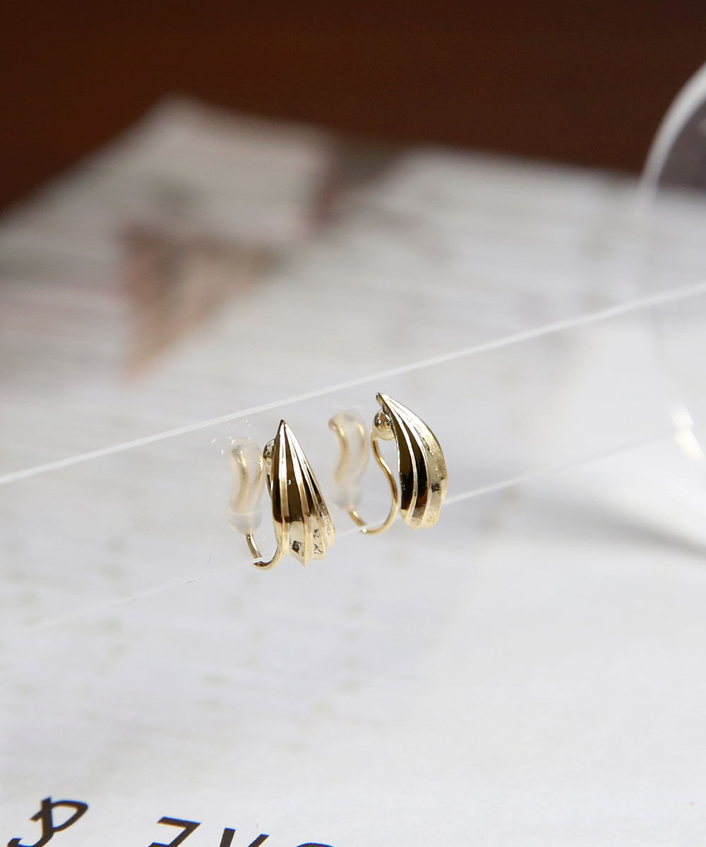 colleca la「ノンホール・ウィングドロップのイヤリング」|イヤリング|ゴールド