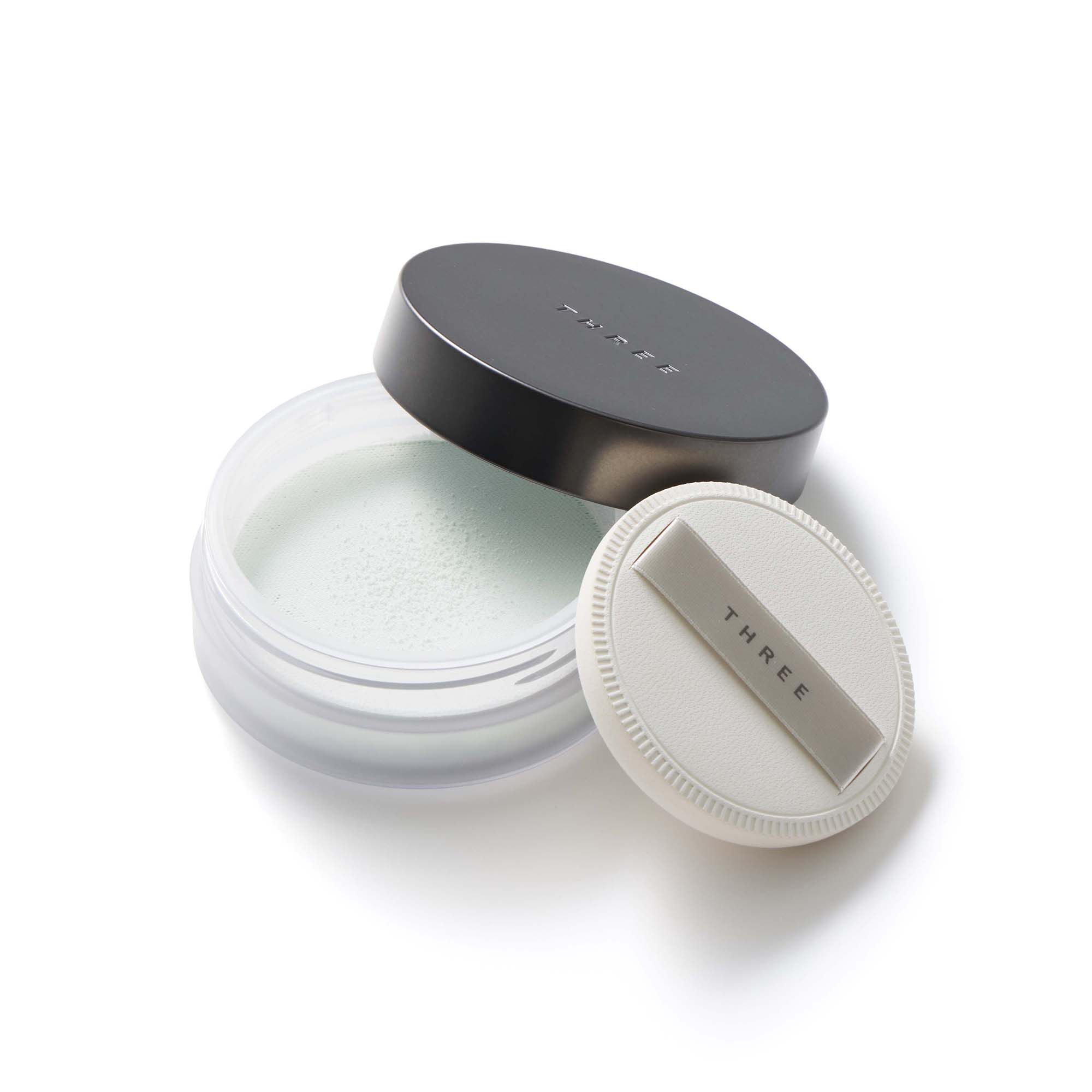 THREE「THREE アドバンスドエシリアルスムースオペレーター ルースパウダー／限定色」|フェイスパウダー|