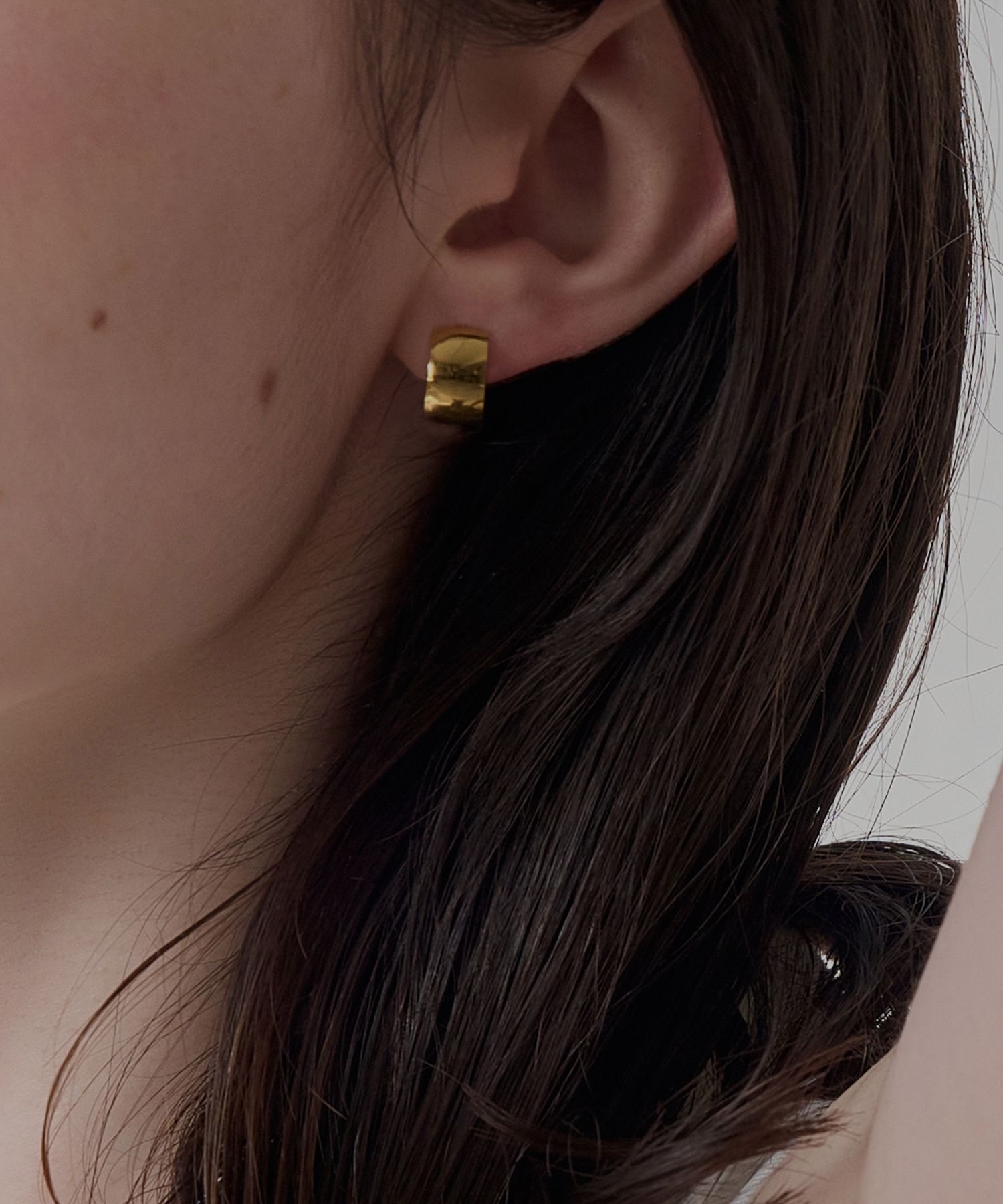  「【金属アレルギー対応】ワンタッチワイドフープミニピアス(片耳)/サージカルステンレス ゴールド」|ピアス|