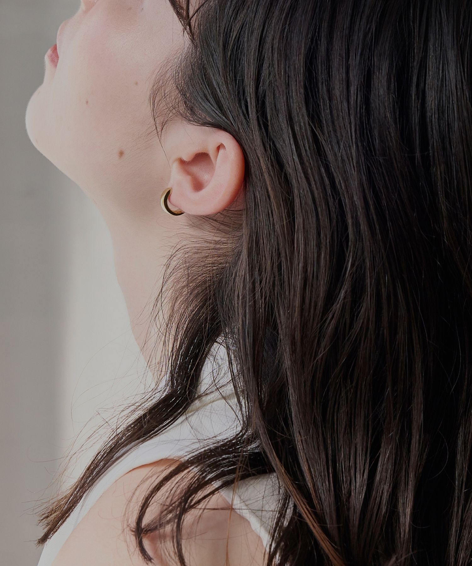  「【金属アレルギー対応】ワンタッチワイドフープミニピアス(片耳)/サージカルステンレス ゴールド」|ピアス|