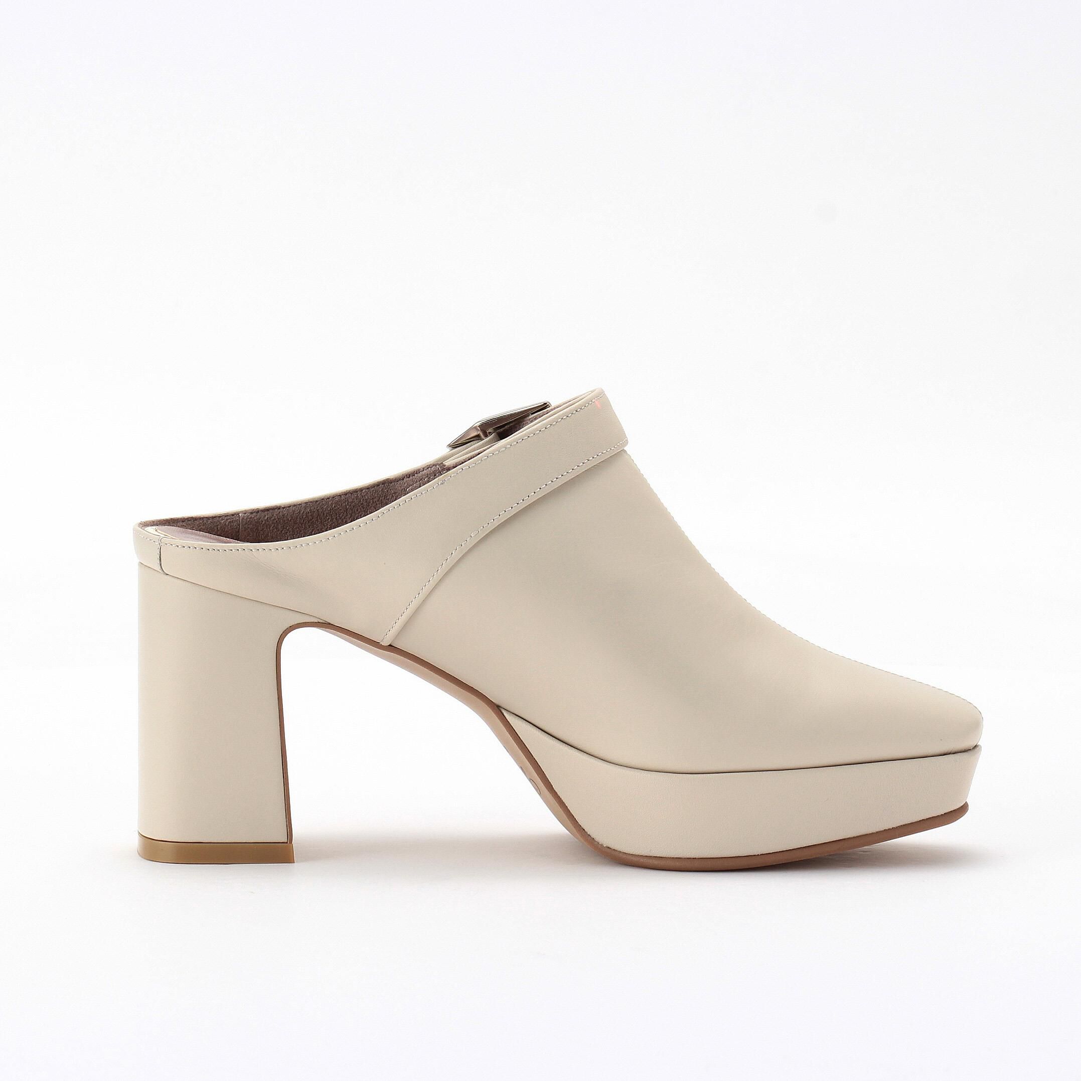 銀座かねまつ「【本革】【PREMIERE PORTE】ストーム付きサボサンダル」|サンダル|