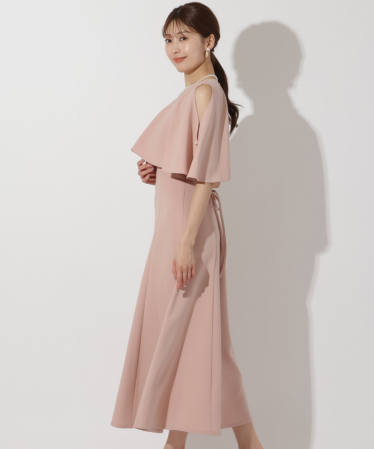 アンドクチュール「ケープレイヤードクルーネックドレス」|ドレス|