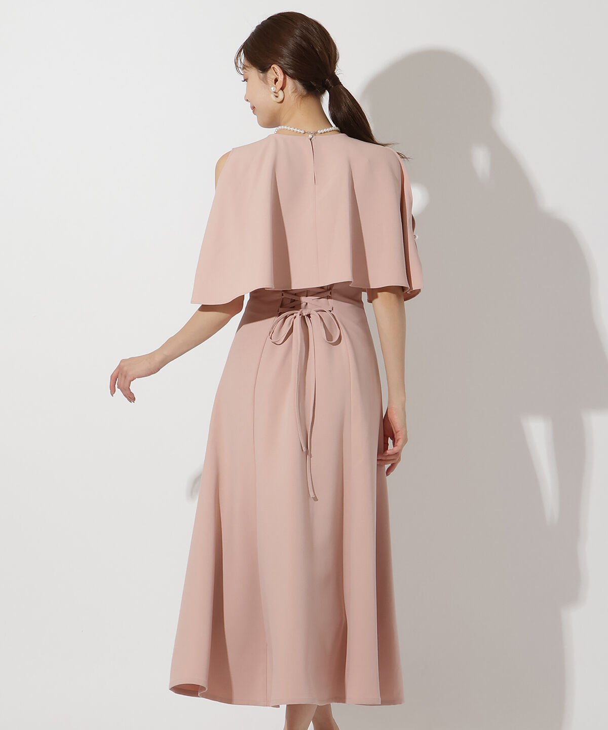 アンドクチュール「ケープレイヤードクルーネックドレス」|ドレス|