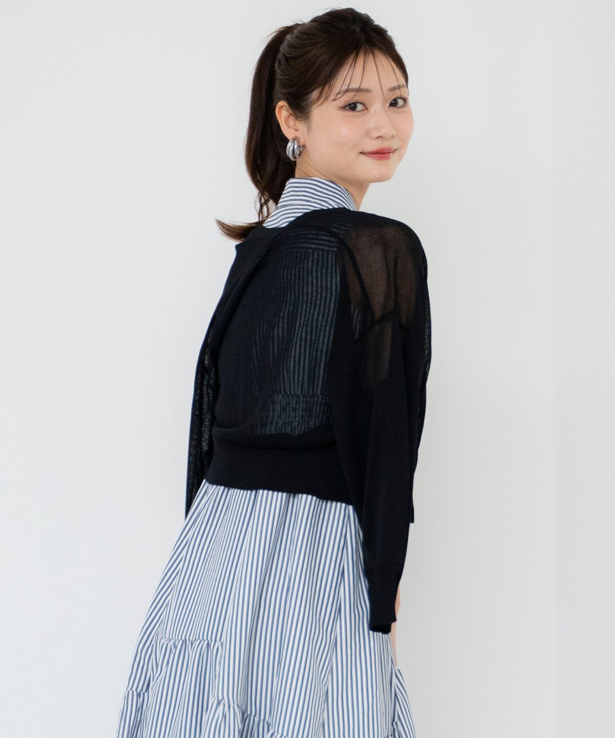 アンドクチュール「シャイニーシアーⅤネックカーディガン」|カーディガン|