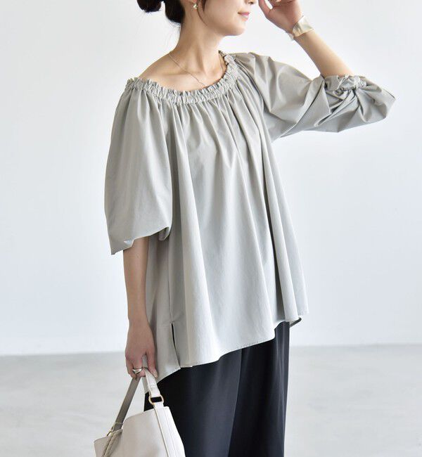 quaranciel「《予約》quaranciel:〈接触冷感/UVカット/撥水加工〉ギャザー オフショル ラッシュガード ブラウス」|シャツ・ブラウス|