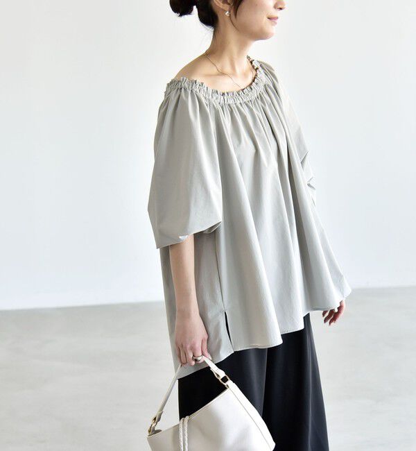 quaranciel「《予約》quaranciel:〈接触冷感/UVカット/撥水加工〉ギャザー オフショル ラッシュガード ブラウス」|シャツ・ブラウス|