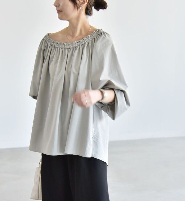 quaranciel「《予約》quaranciel:〈接触冷感/UVカット/撥水加工〉ギャザー オフショル ラッシュガード ブラウス」|シャツ・ブラウス|