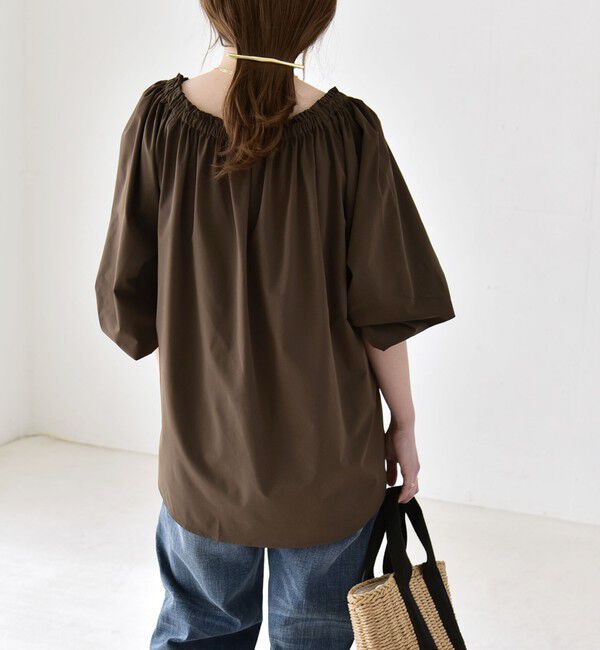 quaranciel「《予約》quaranciel:〈接触冷感/UVカット/撥水加工〉ギャザー オフショル ラッシュガード ブラウス」|シャツ・ブラウス|