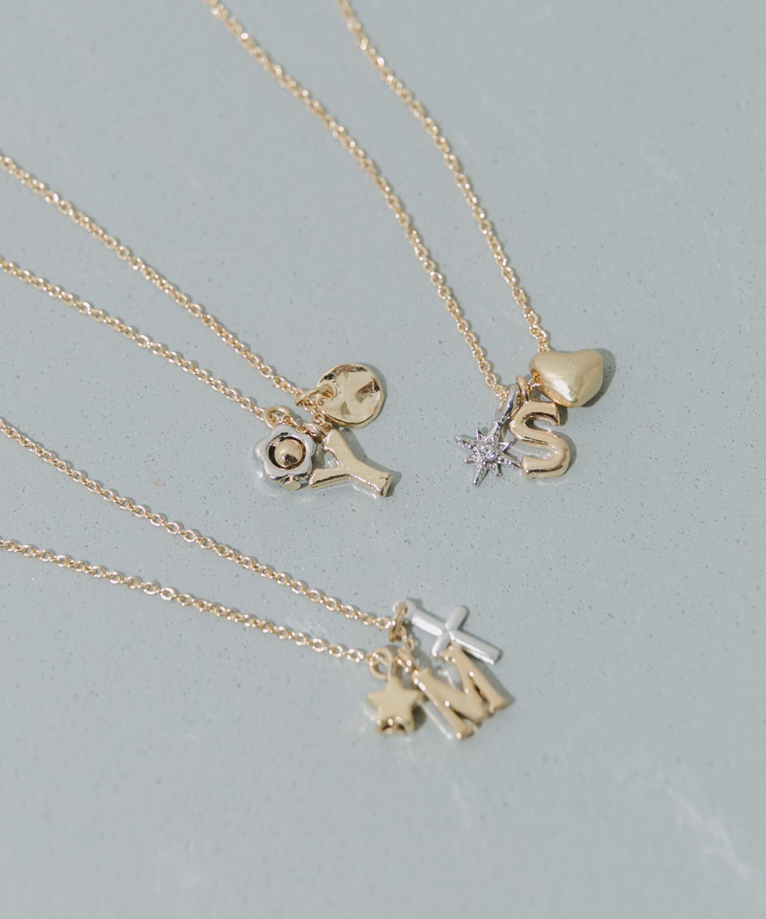 SMELLY「イニシャルチャームネックレス」|ネックレス|