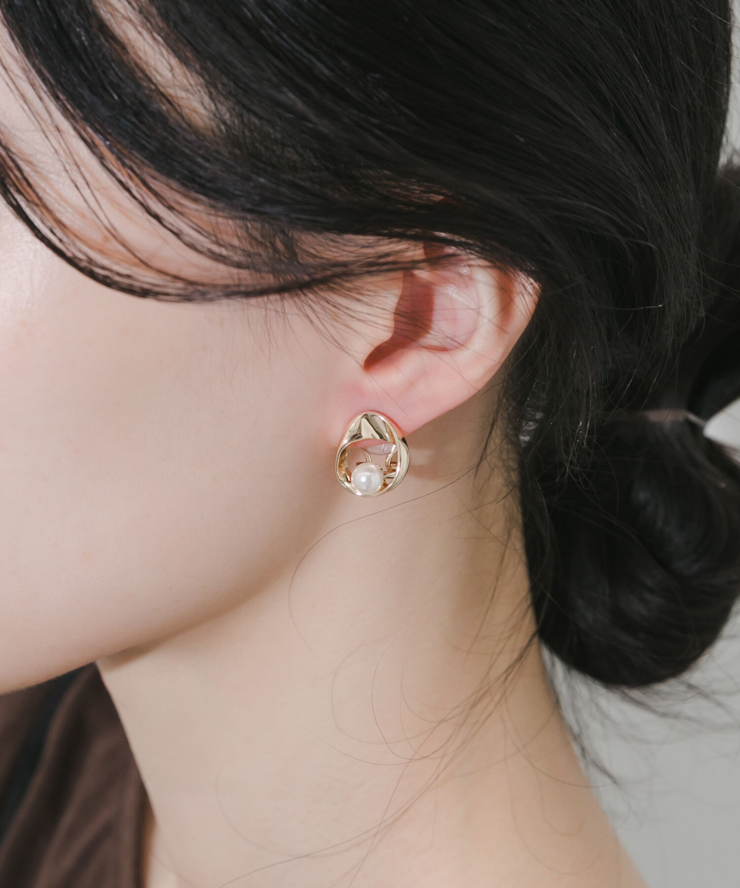 SMELLY「メタルラウンドパールイヤリング」|イヤリング|ゴールド系その他