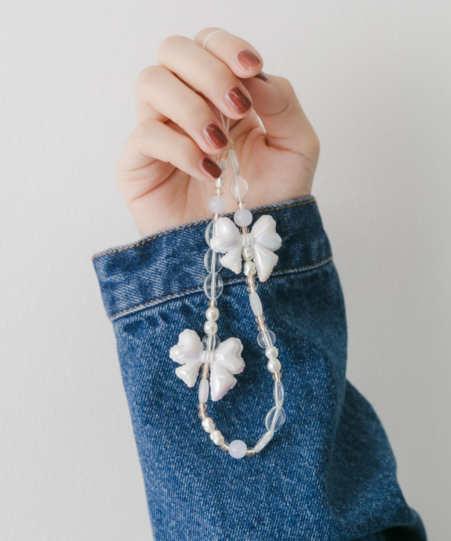 SMELLY「リボンモチーフビーズストラップ」|チャーム・キーホルダー|ホワイト