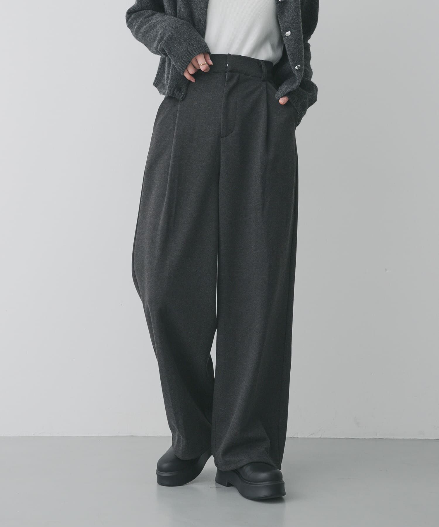 SENSE OF PLACE by URBAN RESEARCH「『BLACK, TALLサイズ/WEB限定』ジャージーストレートスラックス」|その他|チャコールグレー