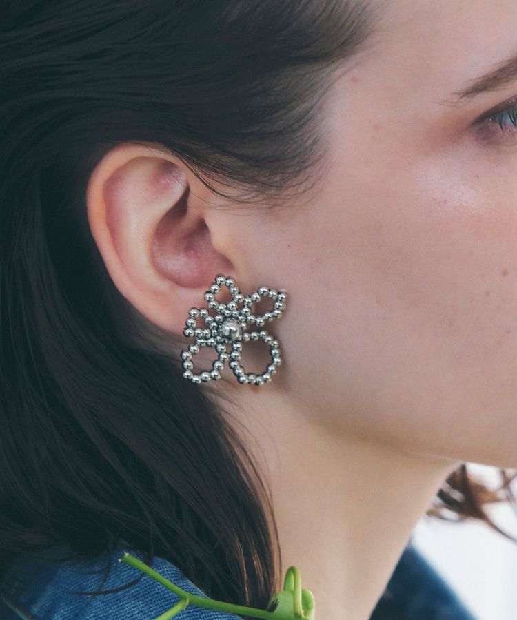 YECCA VECCA「メタルビーズフラワーピアス」|ピアス|Silver
