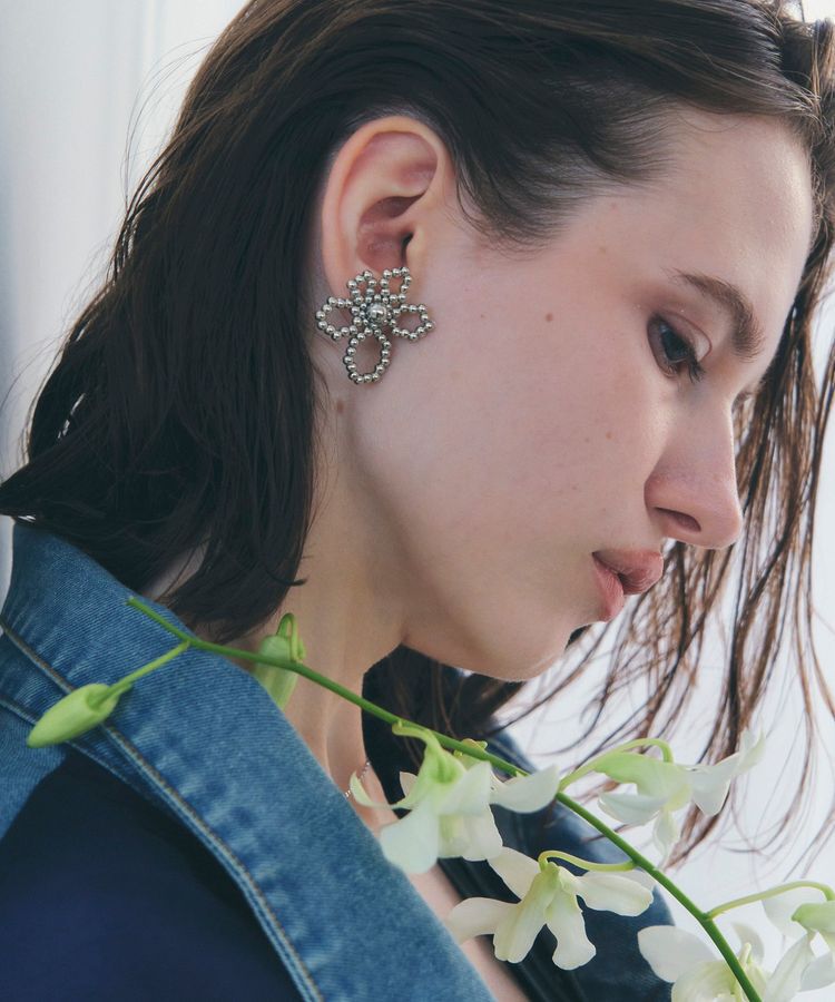 YECCA VECCA「メタルビーズフラワーピアス」|ピアス|