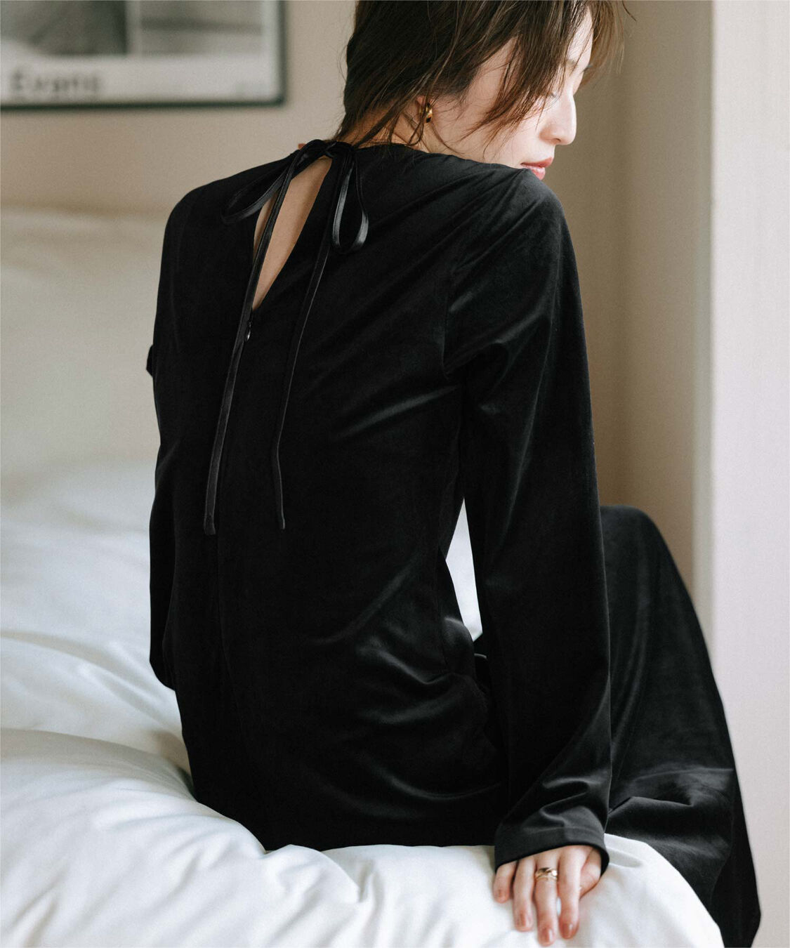 ur's「【yukiさんコラボアイテム】バックリボンフィットアンドフレアベロアワンピース」|ワンピース|