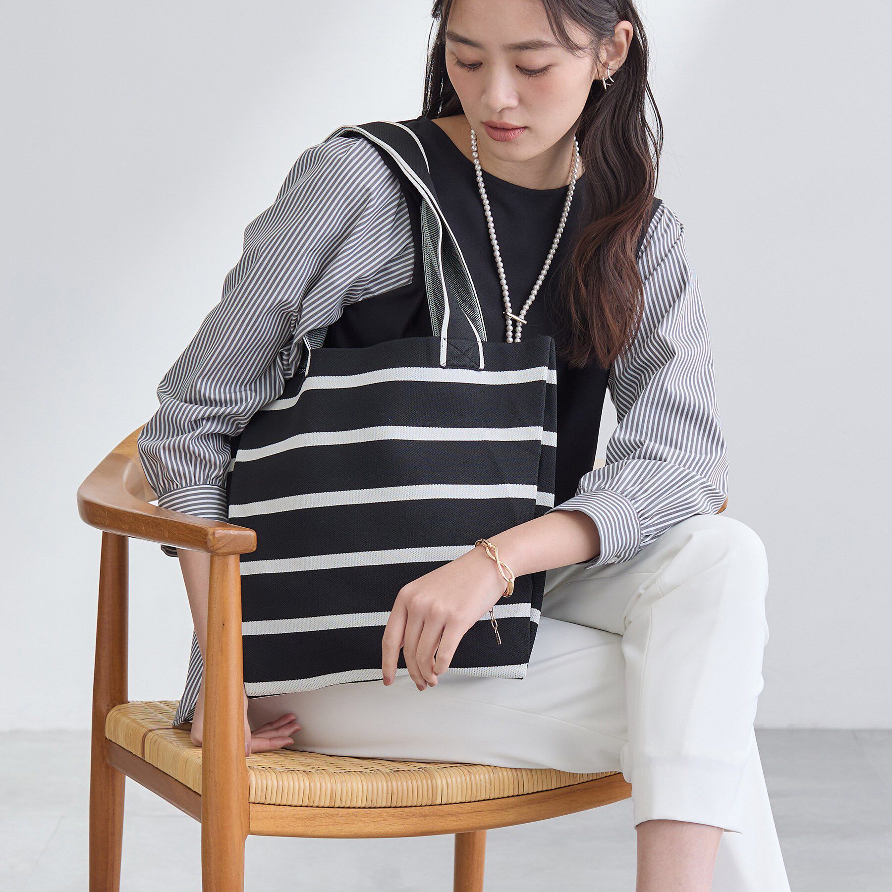 INDIVI「【WEB限定カラー／A4収納】柄ニットバッグ」|トートバッグ|